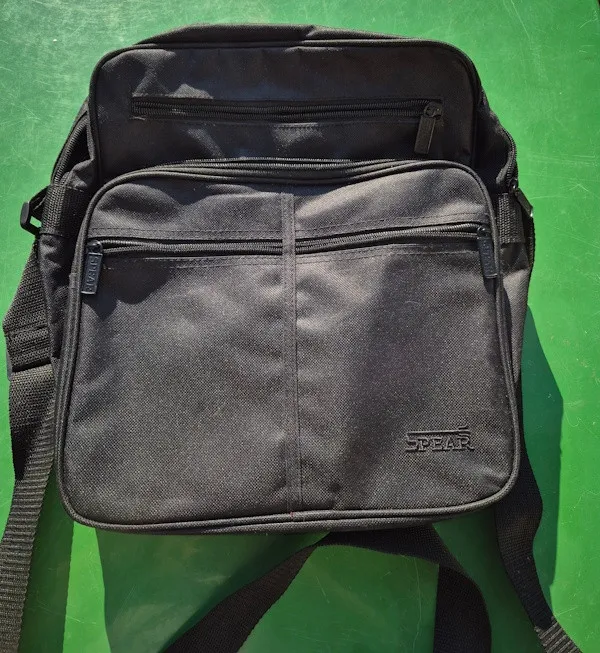 SPEAR Flugumhängertasche